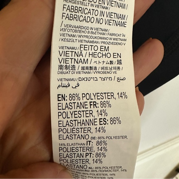 Roxy Women’s Black Long Sleeve UPF 50+ Essentials Zippered Jacket Sz M NWT - Picture 8 of 10